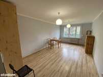 Dwupokojowe mieszkanie z osobną kuchnią na osiedlu Oficerskim